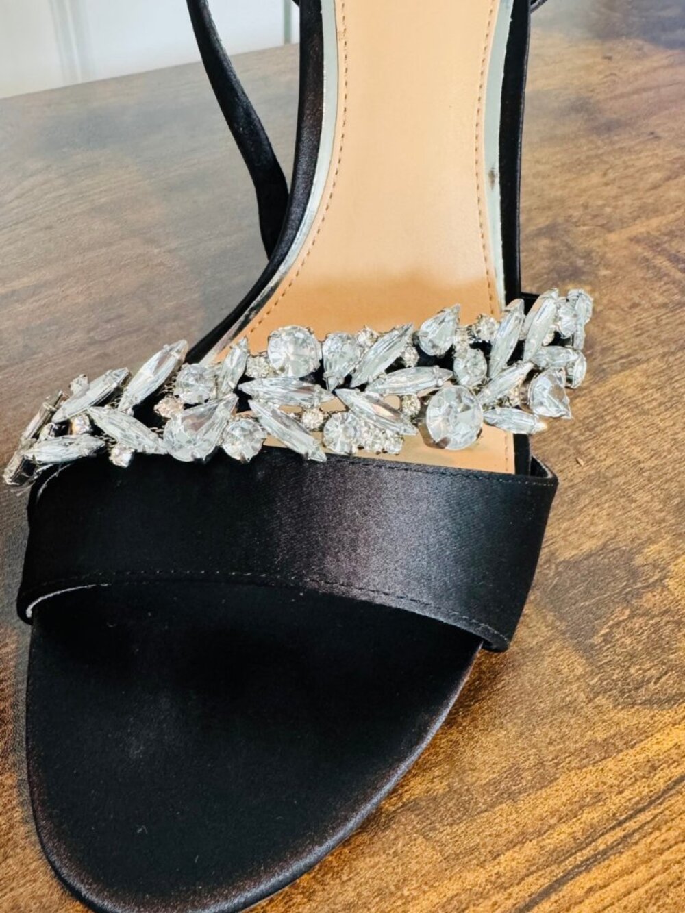 Jewel Badgley Mischka Merida Black Satin Crystal Heels NIB Size 9 - Picture 3 of 5